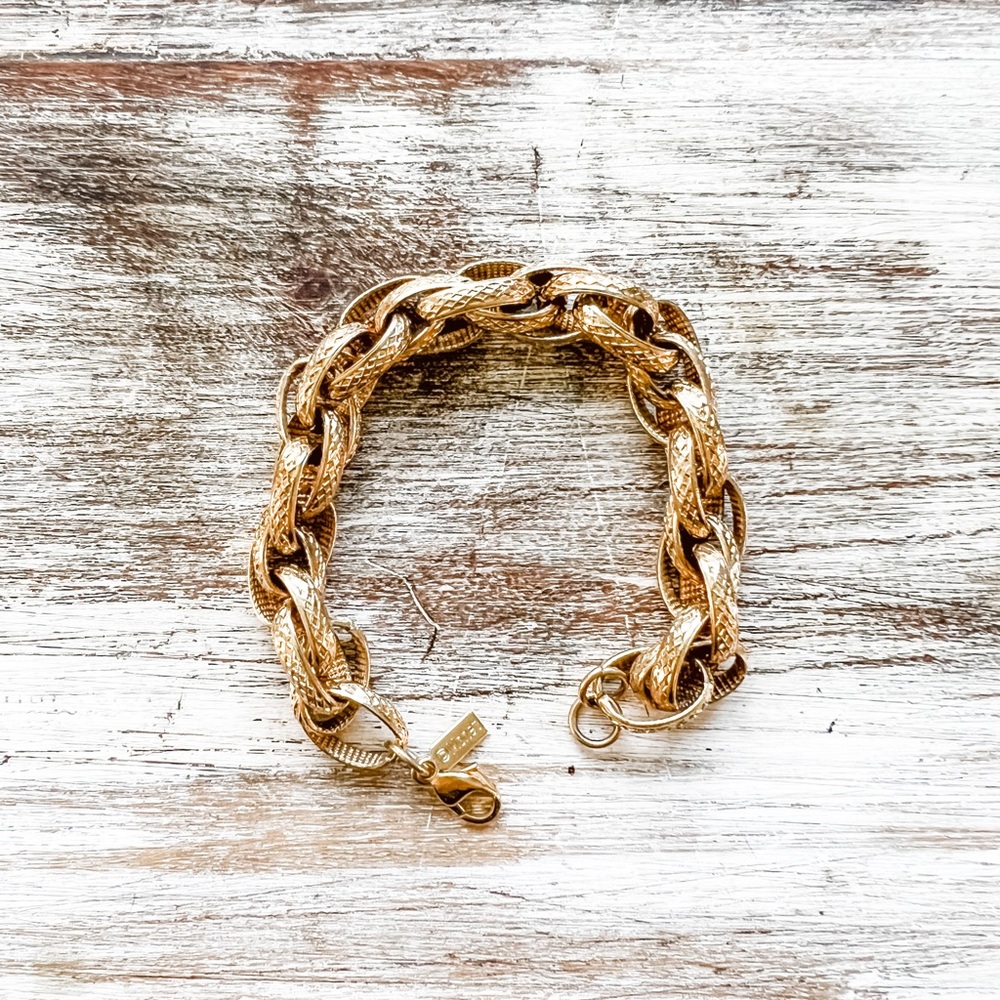 Vintage Monet Signed Cable Chain Link Bracelet Gold Tone - Picture 2 of 6